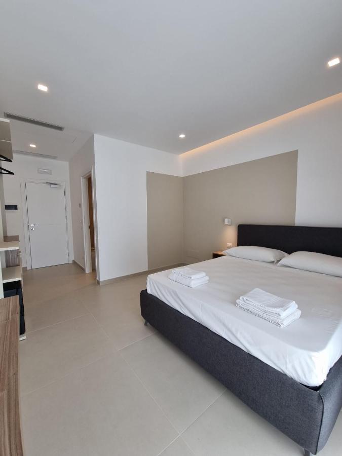 Marea Retreat Rooms مارينا دي كاميروتا المظهر الخارجي الصورة