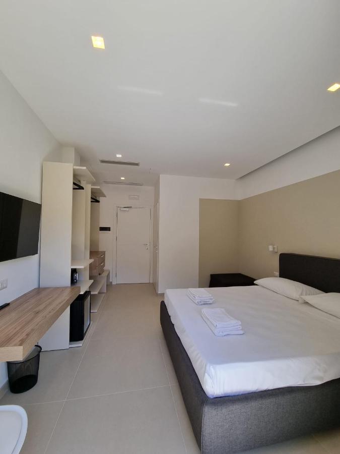 Marea Retreat Rooms مارينا دي كاميروتا المظهر الخارجي الصورة
