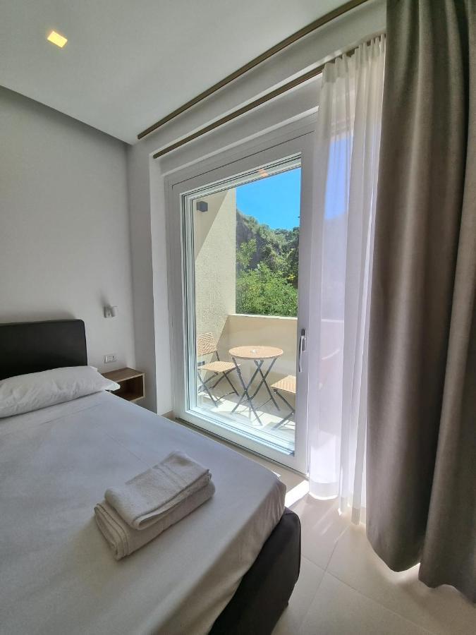 Marea Retreat Rooms مارينا دي كاميروتا المظهر الخارجي الصورة