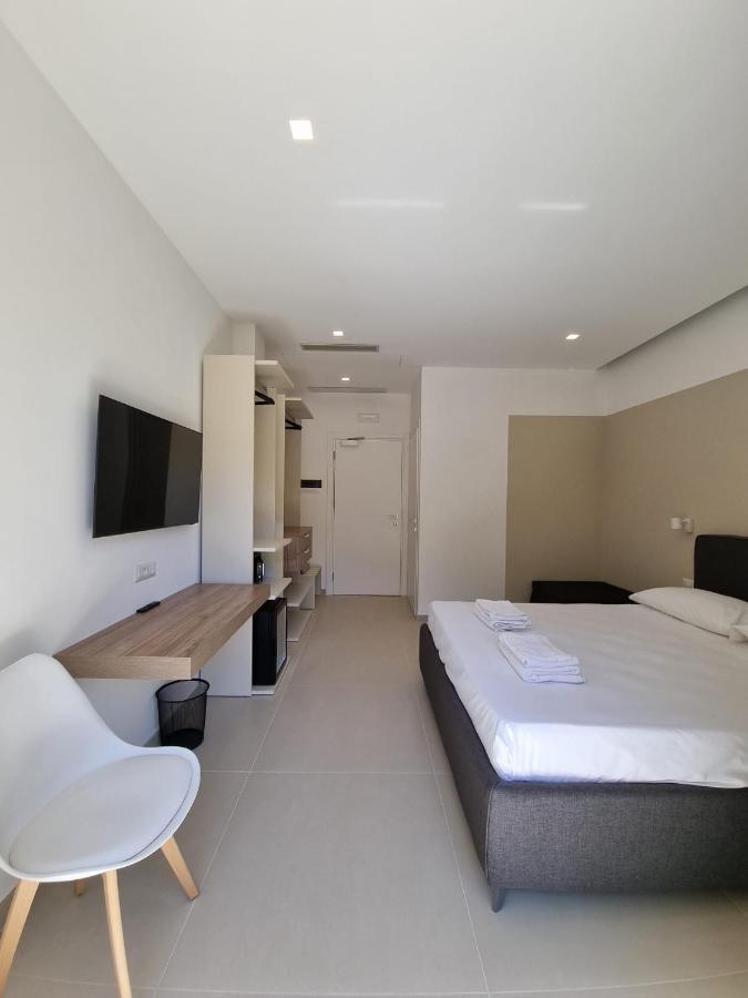 Marea Retreat Rooms مارينا دي كاميروتا المظهر الخارجي الصورة